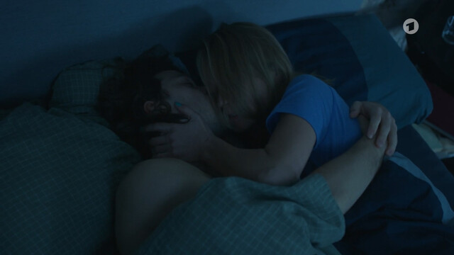 Anna Unterberger sexy – Die schönste Bescherung (2024)