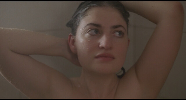 Laila Maltz sexy – An Odd Turn (Un movimiento extraño) (2024)