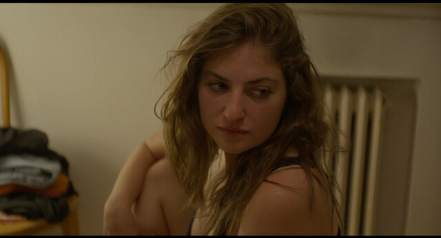 Laila Maltz sexy – An Odd Turn (Un movimiento extraño) (2024)