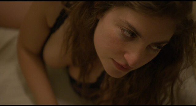 Laila Maltz sexy – An Odd Turn (Un movimiento extraño) (2024)