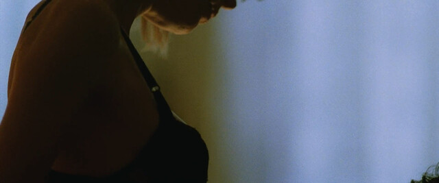 Radha Mitchell sexy – Man on Fire (2004)