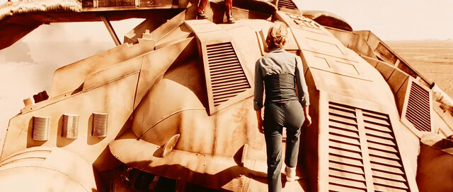 Radha Mitchell sexy – Pitch Black (2000)