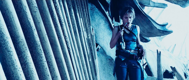 Radha Mitchell sexy – Pitch Black (2000)