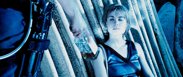 Radha Mitchell sexy – Pitch Black (2000)