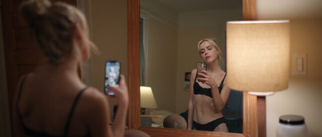 Kiernan Shipka sexy – Sweethearts (2024)