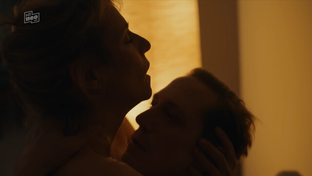 Kirsten Block sexy – Liebe. Jetzt s02e05 (2020)