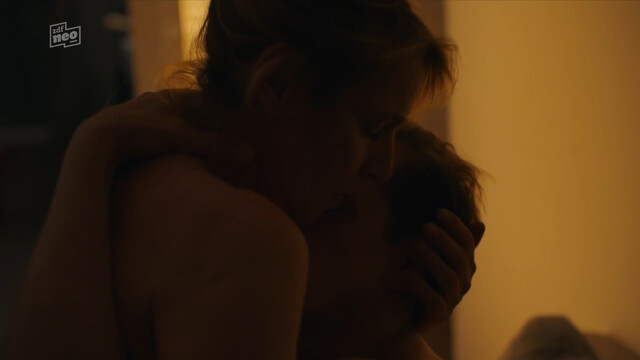 Kirsten Block sexy – Liebe. Jetzt s02e05 (2020)