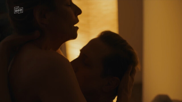 Kirsten Block sexy – Liebe. Jetzt s02e05 (2020)