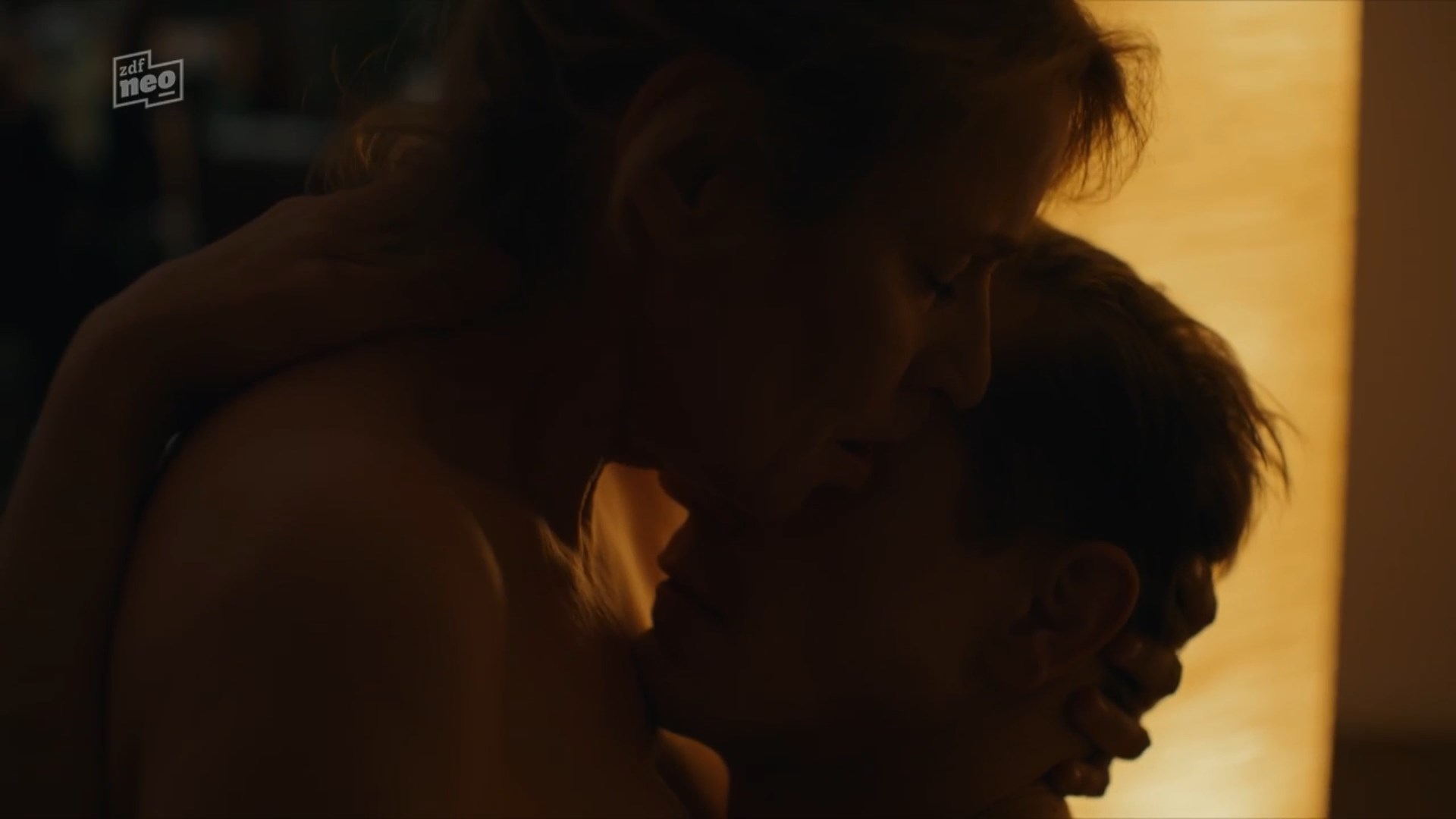 Kirsten Block sexy – Liebe. Jetzt s02e05 (2020)
