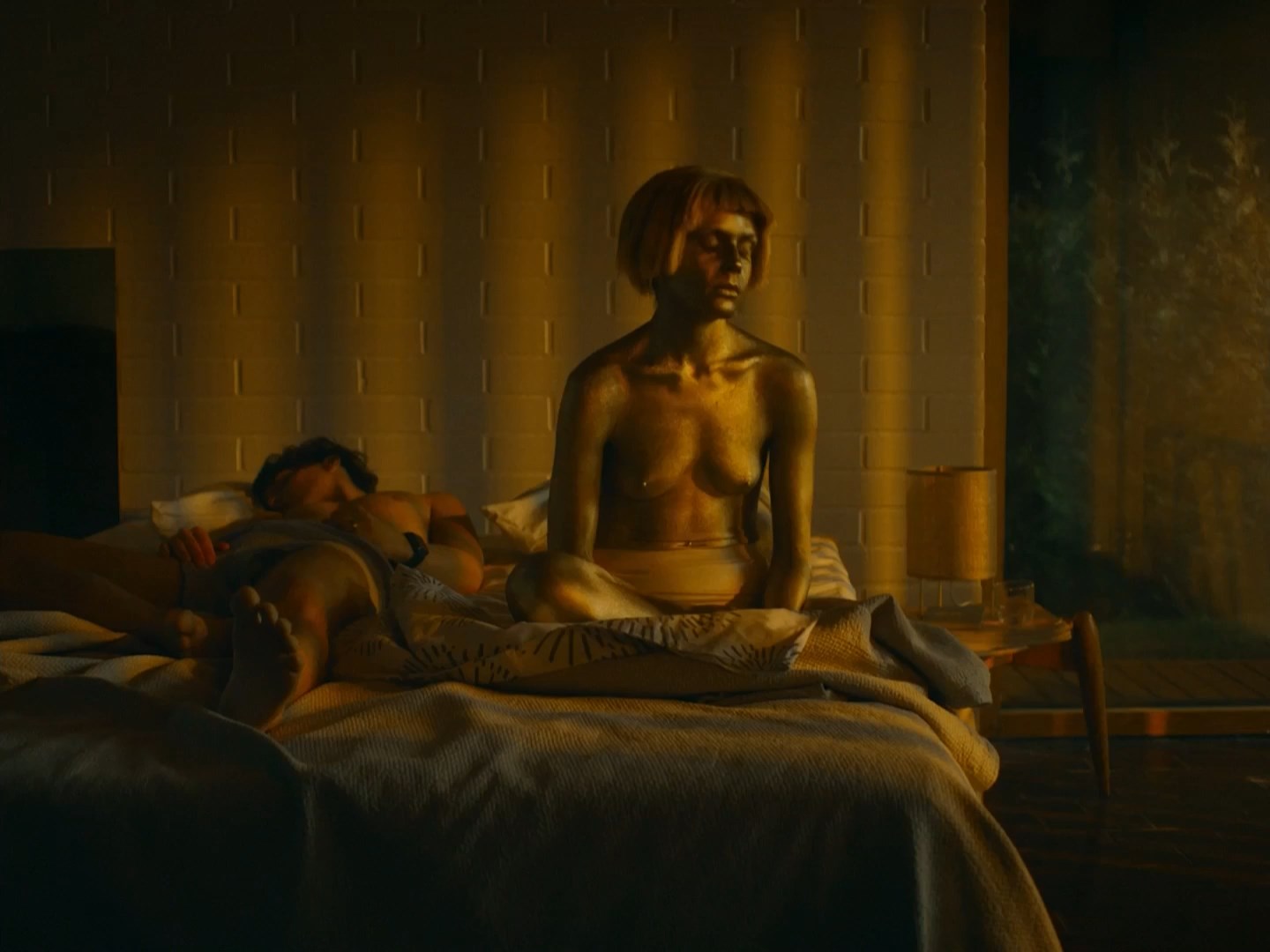 Alina Tomnikov nude – Rabobesto (Kuinka käänsin rabobeston kylkiasentoon) (2022)