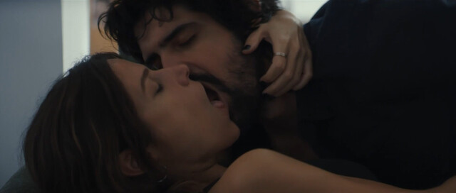 Iria Del Rio nude – Los años nuevos s01e01-05 (2024)