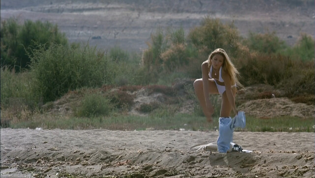 Elsa Pataky sexy – Escape (El furgón) (2003)