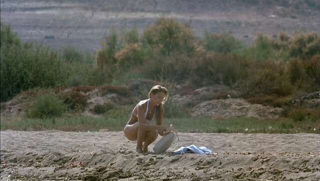 Elsa Pataky sexy – Escape (El furgón) (2003)