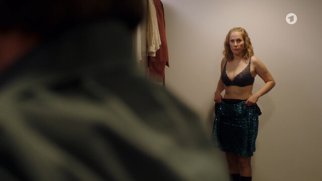 Marlene Morreis sexy – Pohlmann und die Zeit der Wünsche (2020)