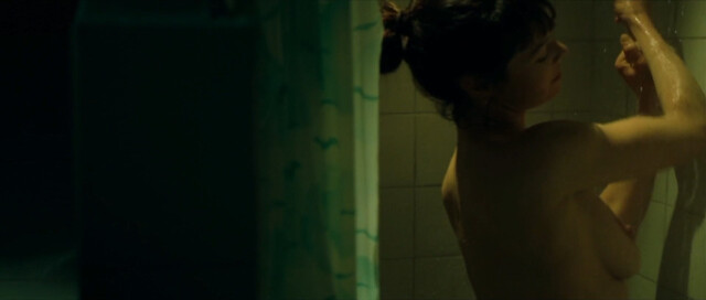 Mona Petri nude – Taxiphone (2010)