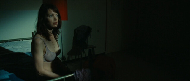 Mona Petri nude – Taxiphone (2010)