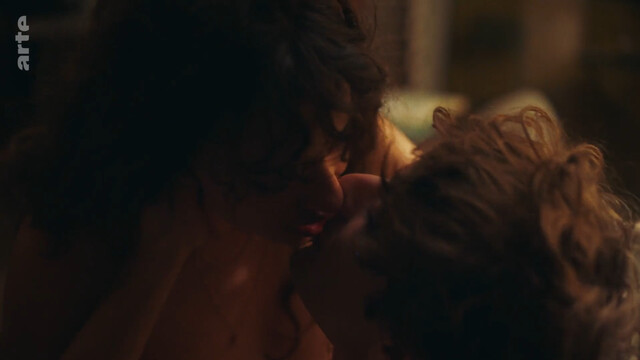 Nina Aboutajedyne nude – Amours solitaires s02 (2024)