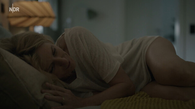 Maria Furtwängler sexy – Bis zur Wahrheit (2024)