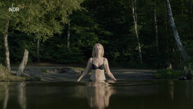 Maria Furtwängler sexy – Bis zur Wahrheit (2024)