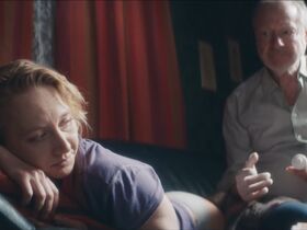 Anna Maria Mühe sexy – Die Geschichte einer Familie (2023)