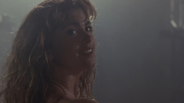 Kathy Ireland sexy – Necessary Roughness (1991)