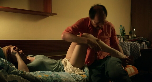 Franziska Petri sexy – Hotel Ausschwitz (2018)