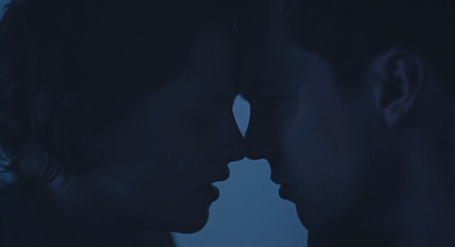 Kristen Stewart sexy – Equals (2015)