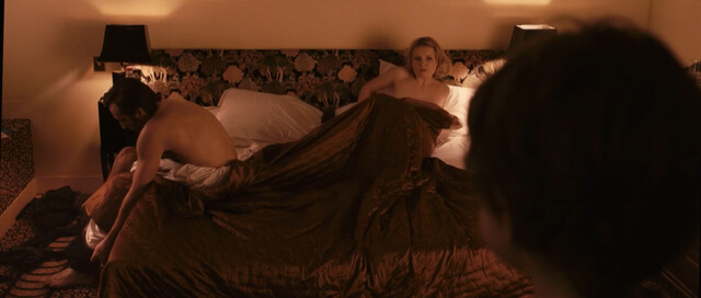 Juliette Reydellet nude – Le paradis des bêtes (2012)
