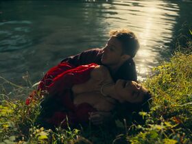 Clara Joly sexy – King of My Castle (Le larbin) (2024)