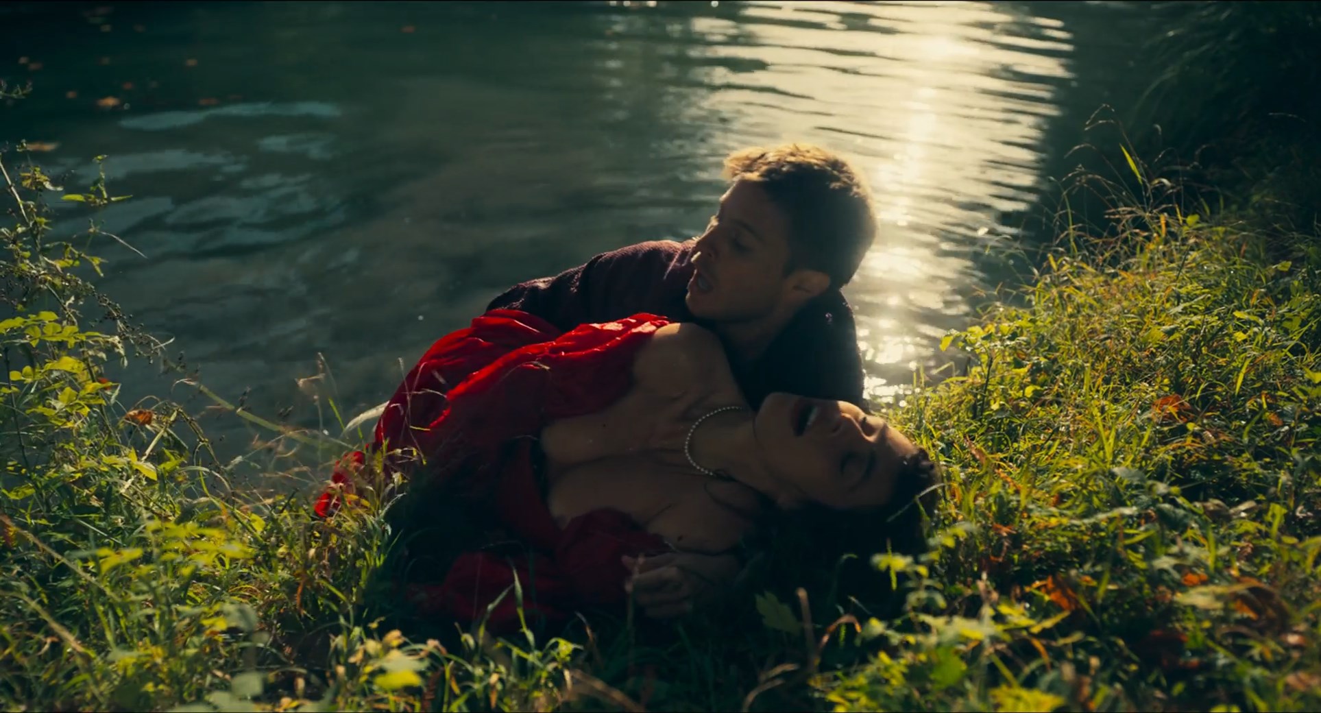 Clara Joly sexy – King of My Castle (Le larbin) (2024)