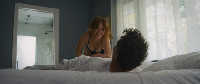 Isla Fisher sexy – The Present (2024)