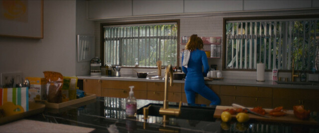Isla Fisher sexy – The Present (2024)