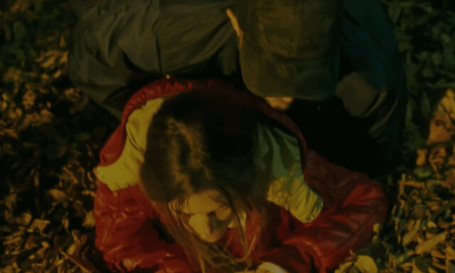 Vahina Giocante nude – Alive (Vivante) (2002)