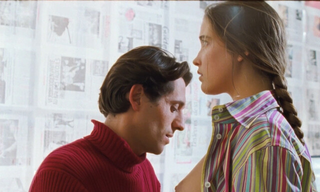 Vahina Giocante nude – Alive (Vivante) (2002)