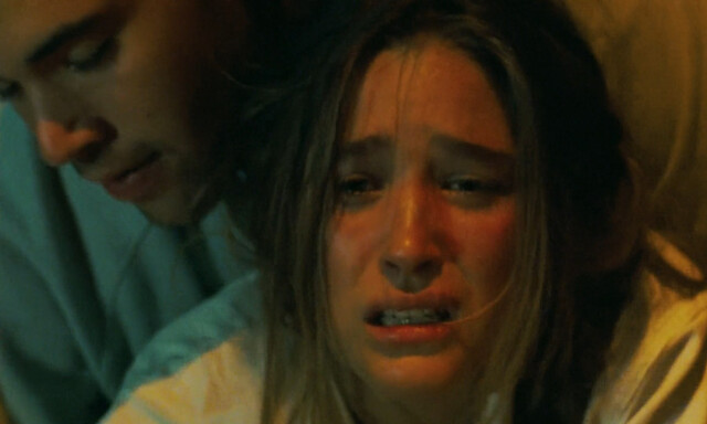 Vahina Giocante nude – Alive (Vivante) (2002)