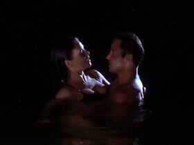 Katherine Heigl nude, Meredith Salenger sexy – Bug Buster (1998)