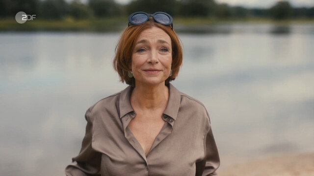 Aglaia Szyszkowitz sexy – Mit Herz und Holly s02e01 (2024)