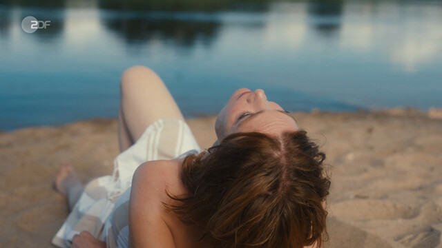 Aglaia Szyszkowitz sexy – Mit Herz und Holly s02e01 (2024)