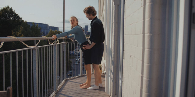 Laura-Sophie Warachewicz sexy – Balconies (2022)