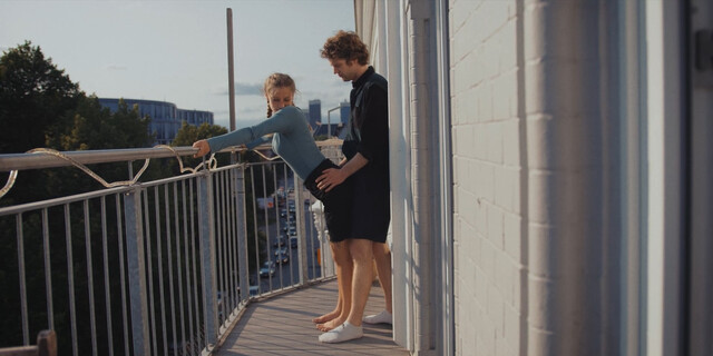 Laura-Sophie Warachewicz sexy – Balconies (2022)