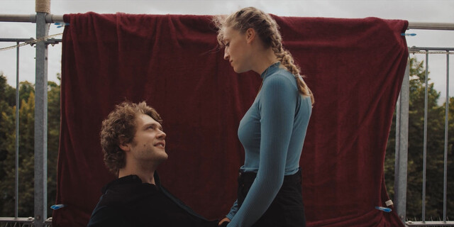Laura-Sophie Warachewicz sexy – Balconies (2022)