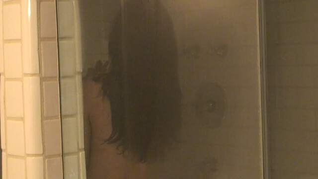 Shannon Elizabeth sexy – The Routine (2024)