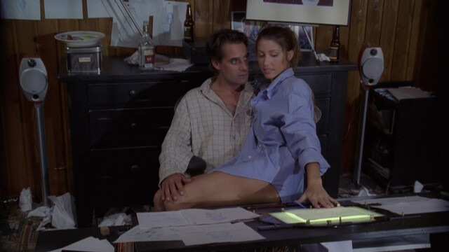 Shannon Elizabeth sexy – The Twilight Zone (2002)