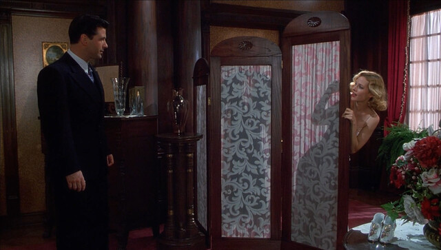 Penelope Ann Miller sexy – The Shadow (1994)