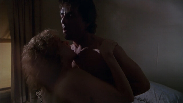 Penelope Ann Miller nude – Dead Bang (1989)