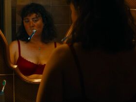 Louise Massin sexy – La charge mentale (2023)