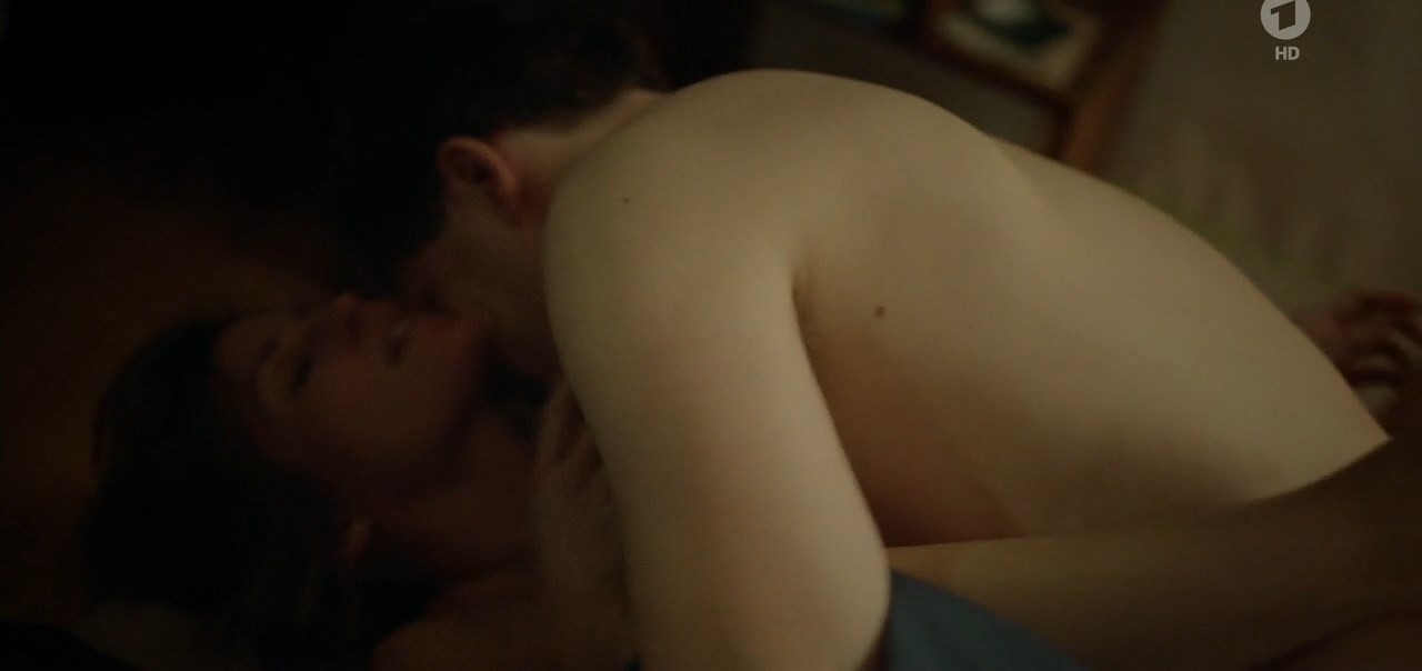 Valerie Niehaus nude – Meine fremde Freundin (2017)