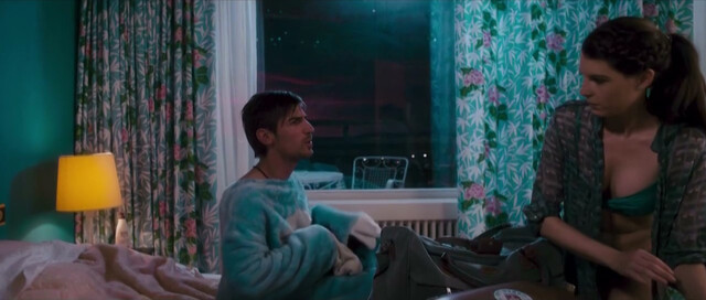 Anna Schinz sexy – Der Ewige Tourist (2011)