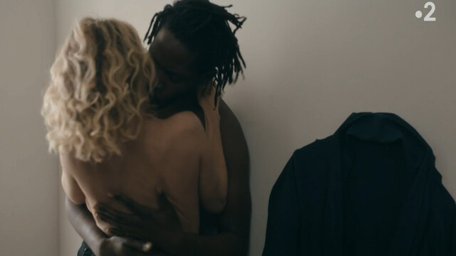 Claire Keim sexy – Le Premier Venu (2023)