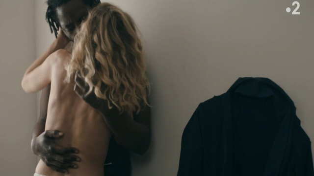 Claire Keim sexy – Le Premier Venu (2023)